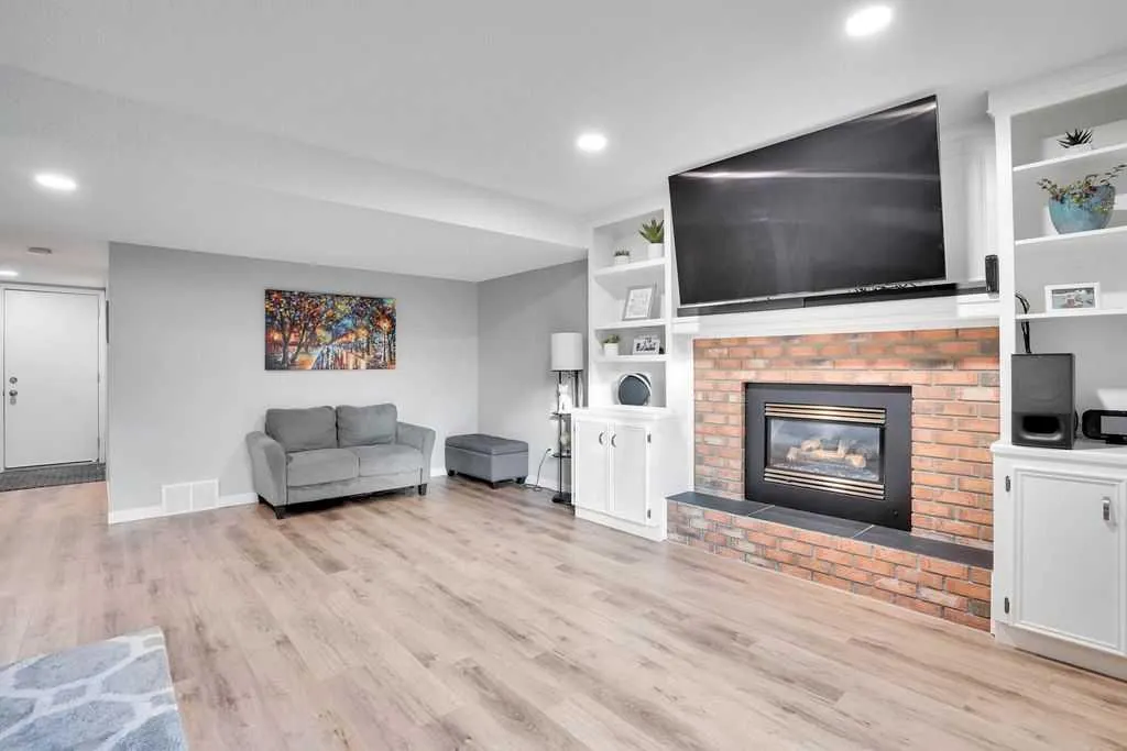 229 Wood Valley Place SW
