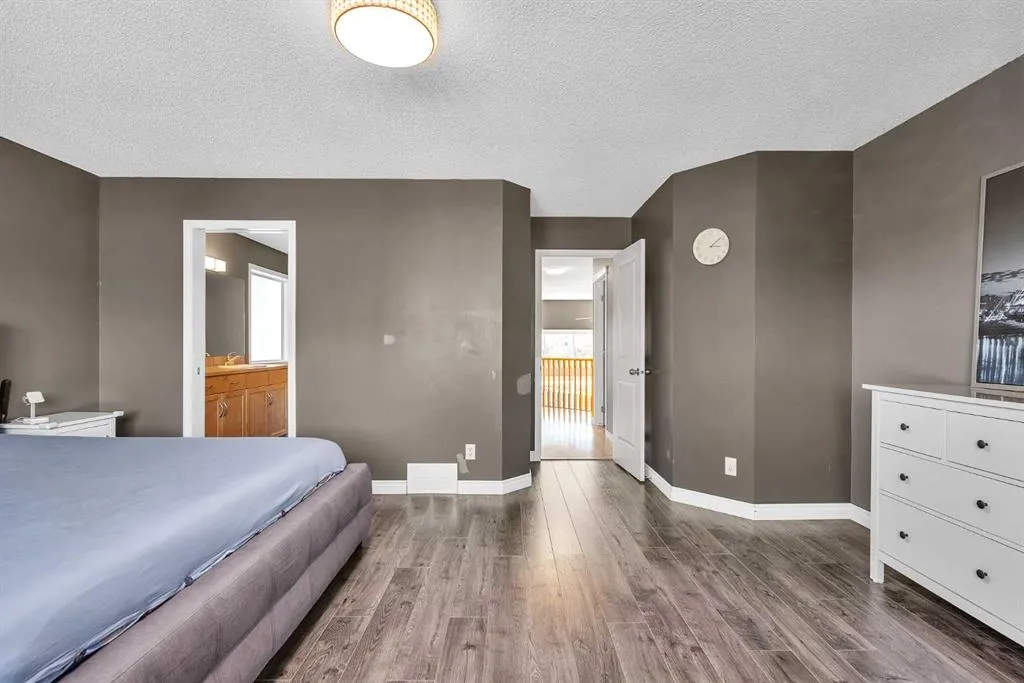 138 Panamount Gardens NW