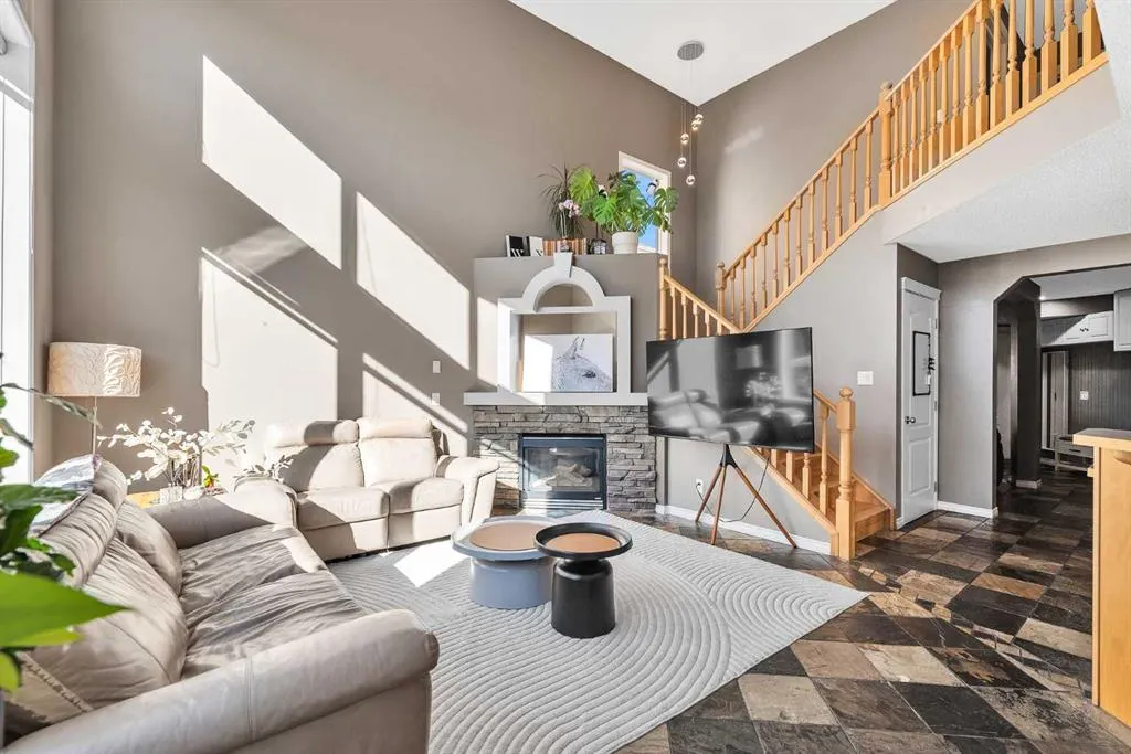 138 Panamount Gardens NW