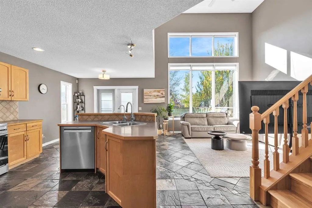 138 Panamount Gardens NW