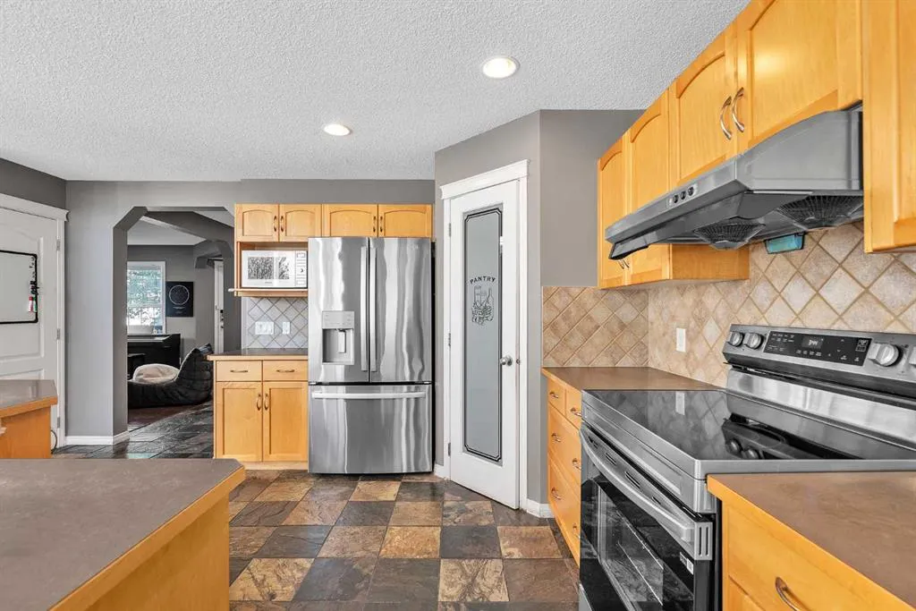 138 Panamount Gardens NW