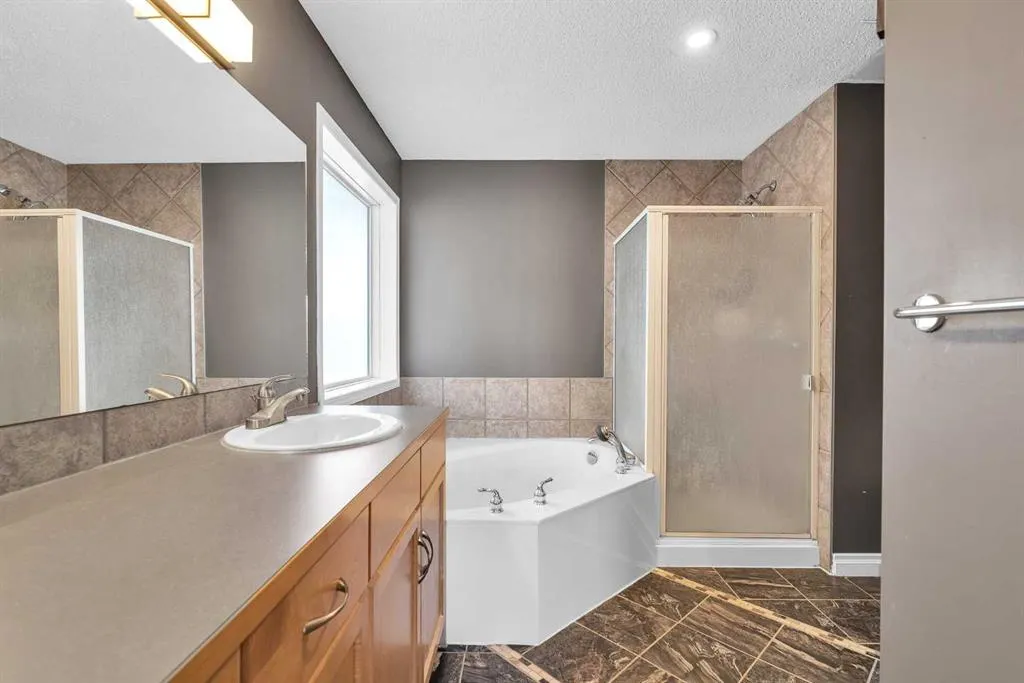 138 Panamount Gardens NW