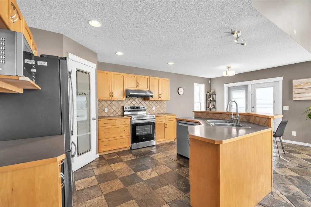 138 Panamount Gardens NW