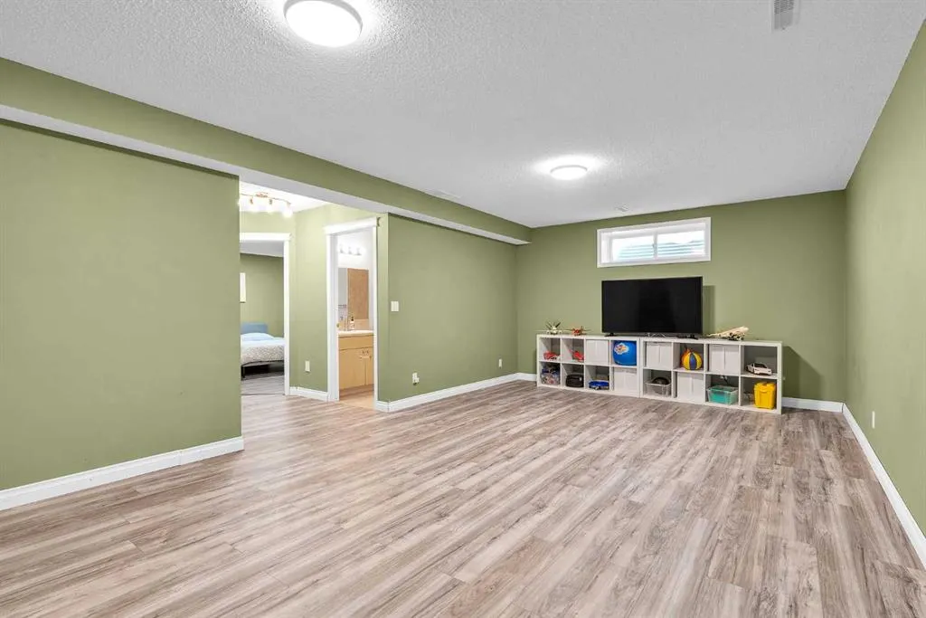 138 Panamount Gardens NW