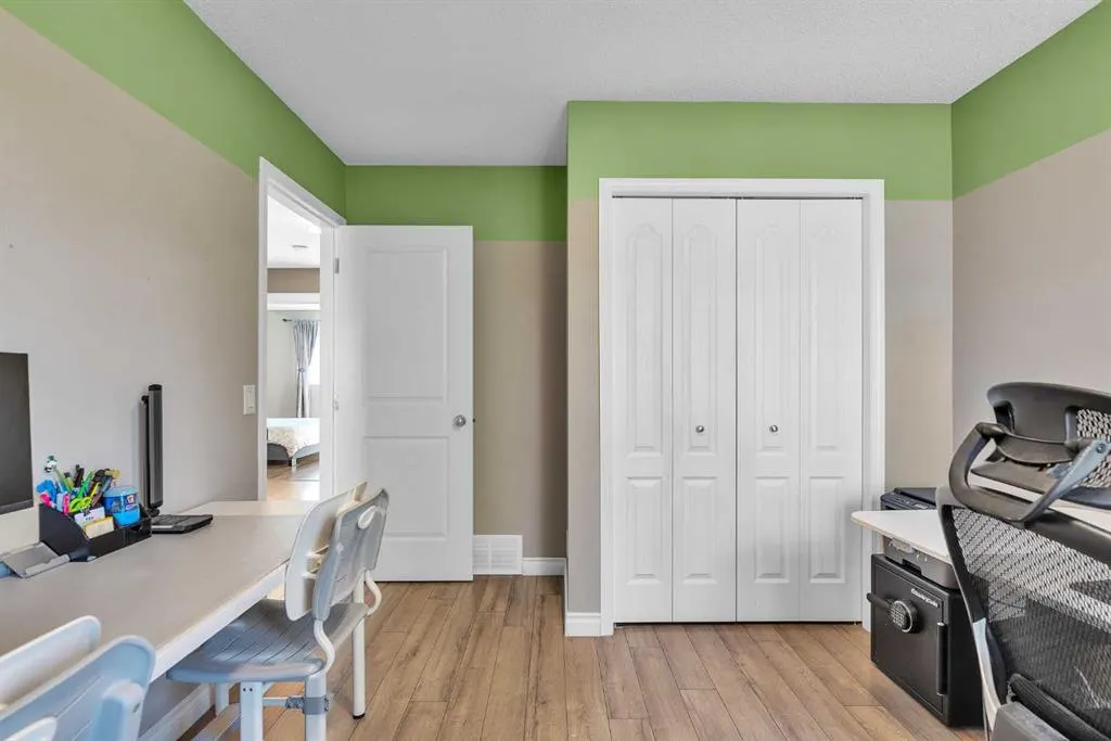 138 Panamount Gardens NW