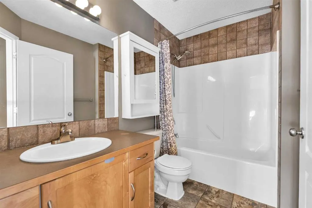 138 Panamount Gardens NW