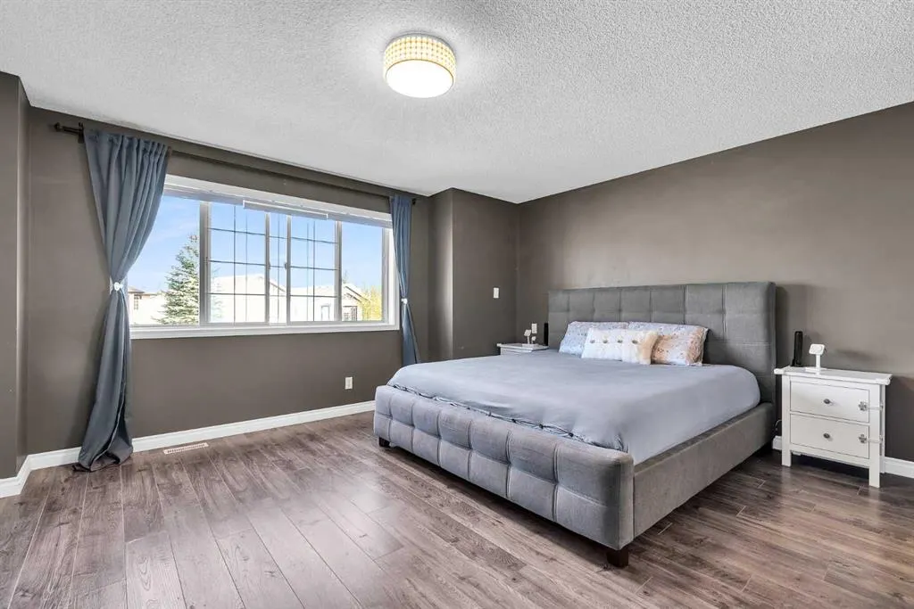 138 Panamount Gardens NW