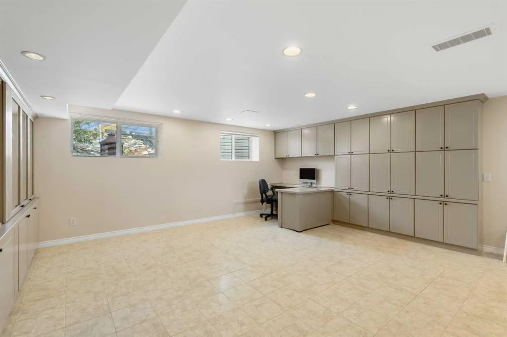 99 Eversyde Circle SW