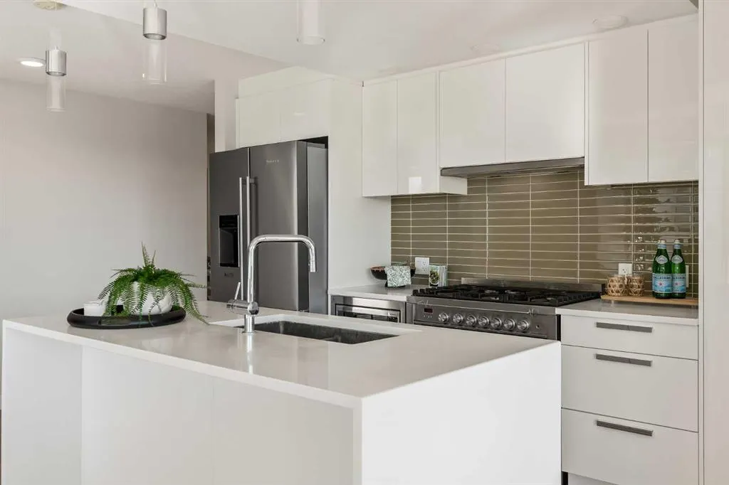 1234 5 Avenue NW, #1404