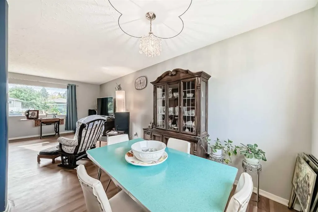 126 Springwood Drive SW