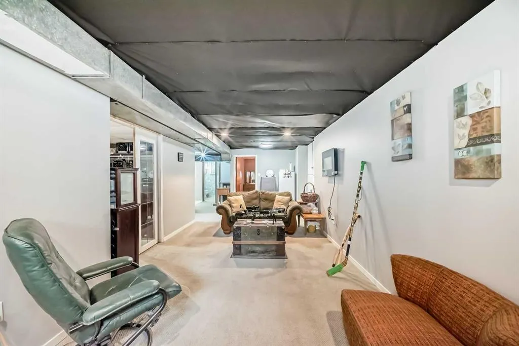 126 Springwood Drive SW
