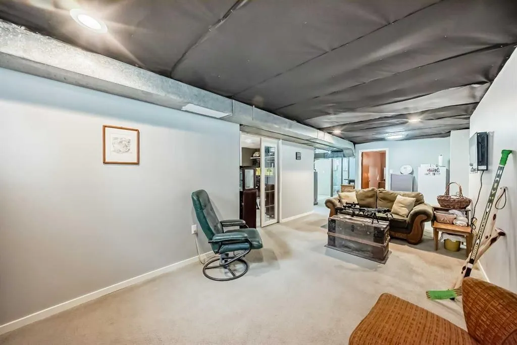 126 Springwood Drive SW