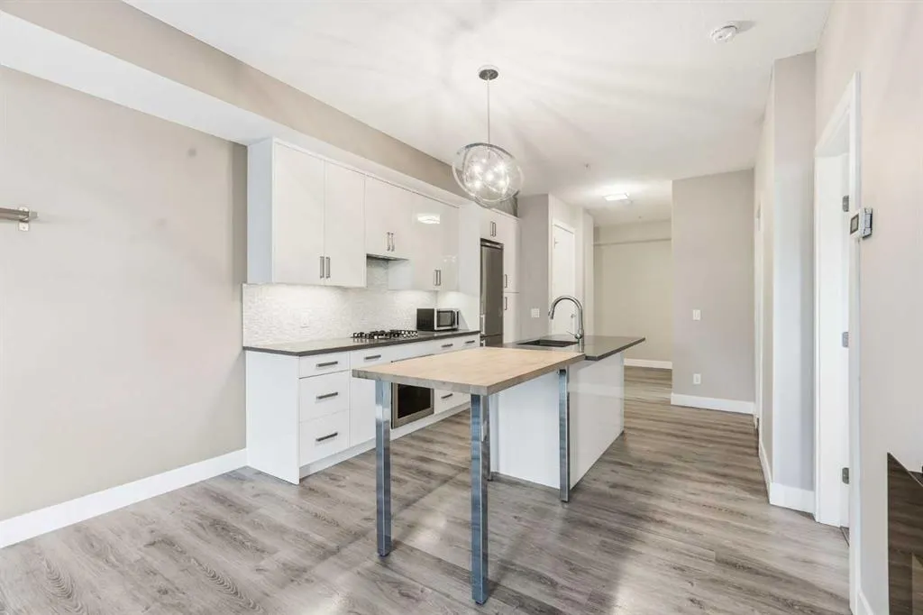 1521 26 Avenue SW, #209