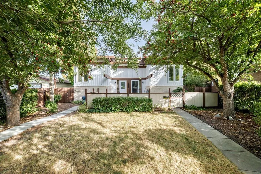 15A Arlington Bay SE