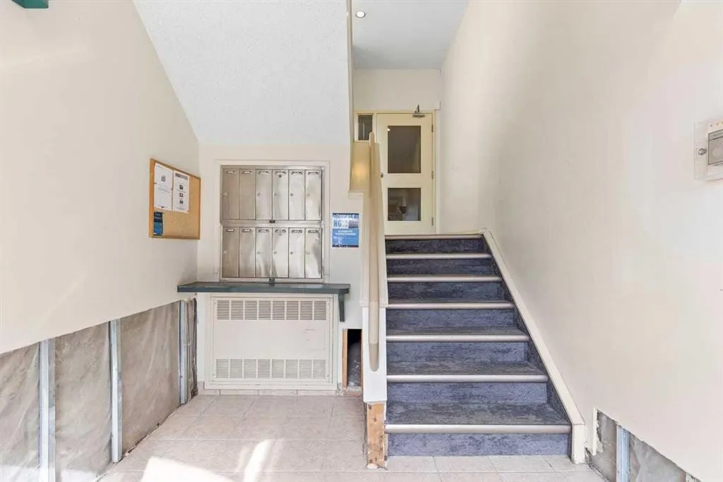 2611 Edenwold Heights NW, #11