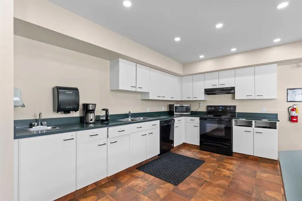 2611 Edenwold Heights NW, #11