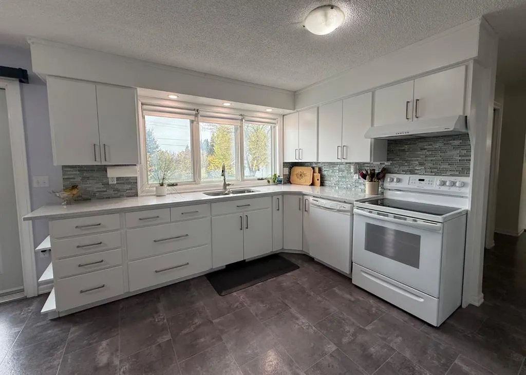 10213 97 Ave