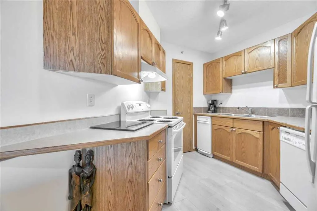 11 Somervale View SW, #308