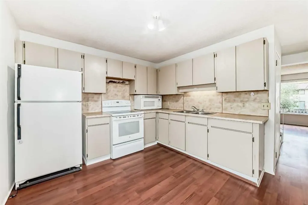 380 Bermuda Drive NW, ##11