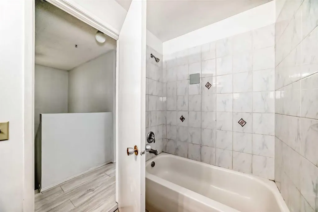 380 Bermuda Drive NW, ##11