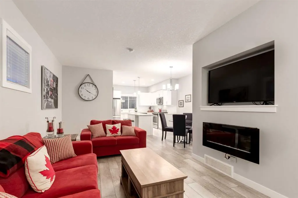 1136 MIDTOWN Lane SW
