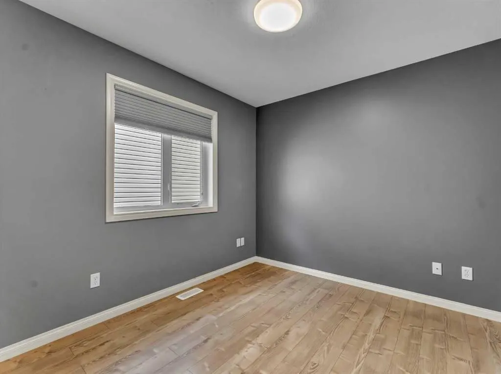 26 Terrace View NE