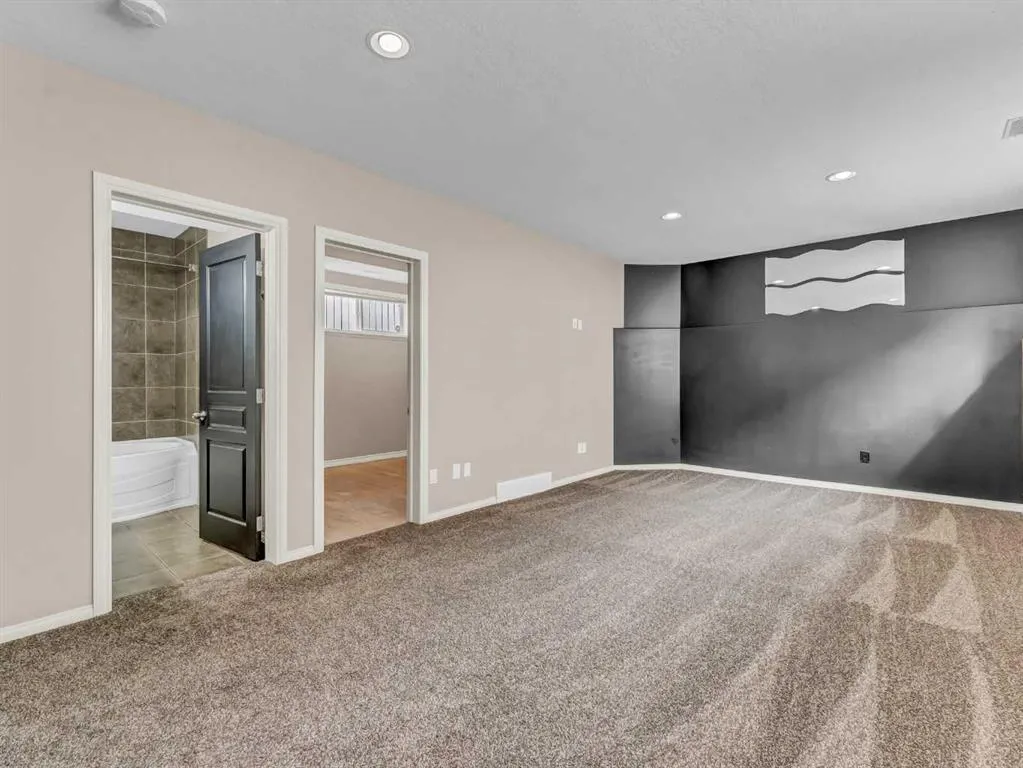 26 Terrace View NE