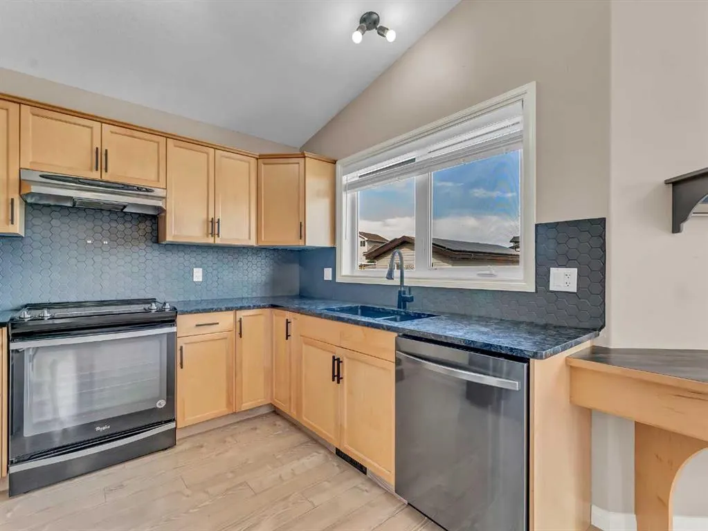 26 Terrace View NE