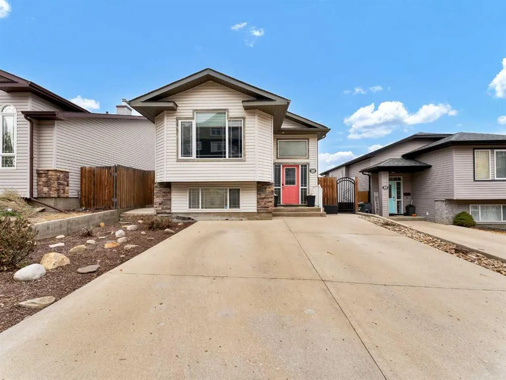 26 Terrace View NE