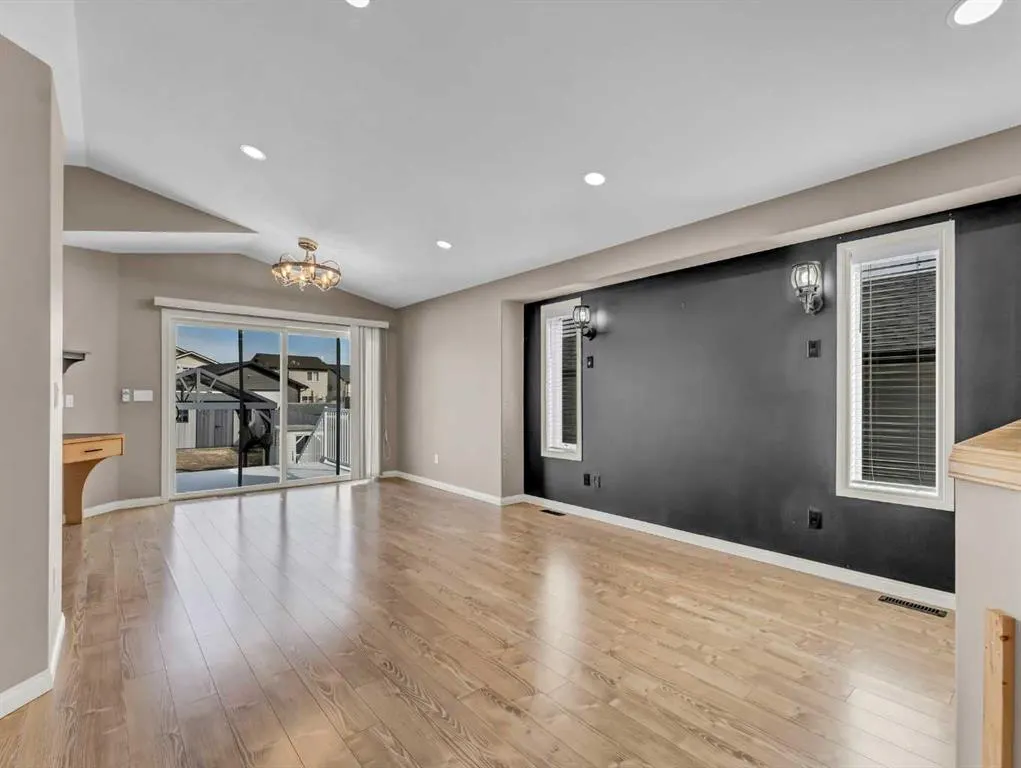 26 Terrace View NE