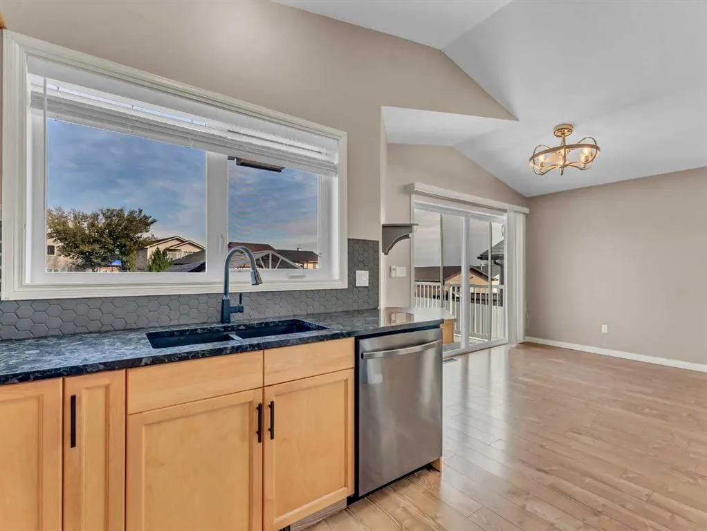 26 Terrace View NE