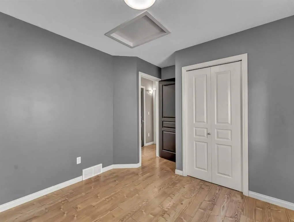 26 Terrace View NE