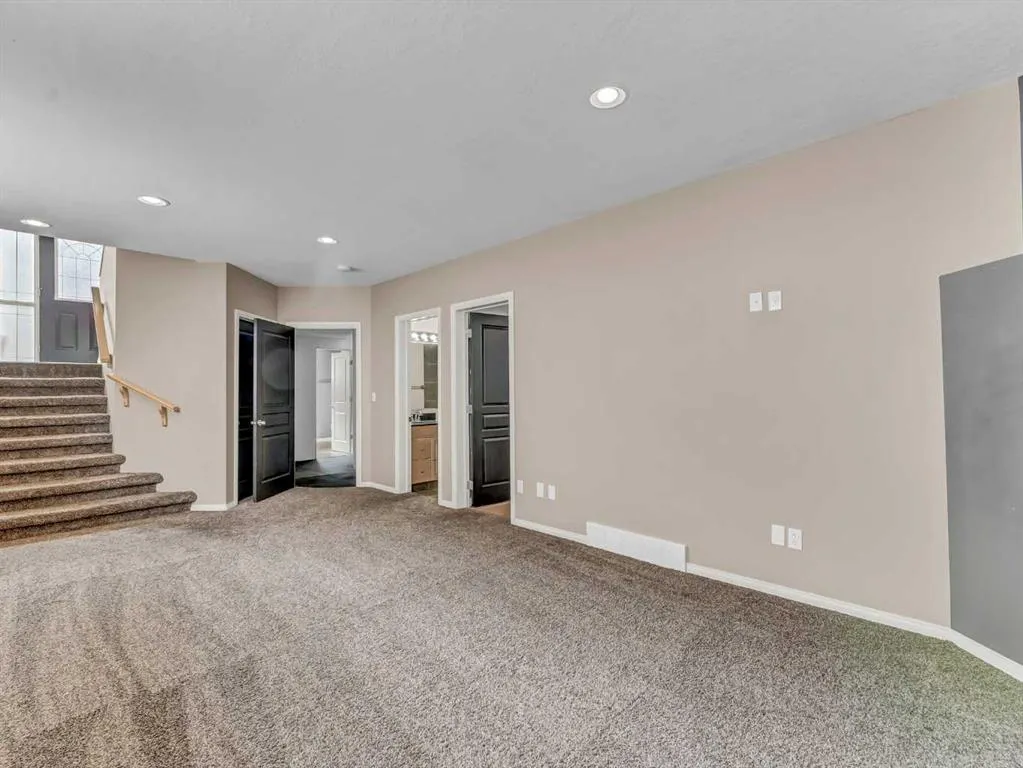 26 Terrace View NE