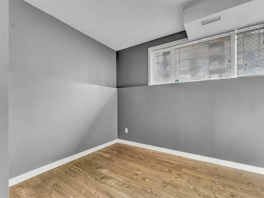 26 Terrace View NE