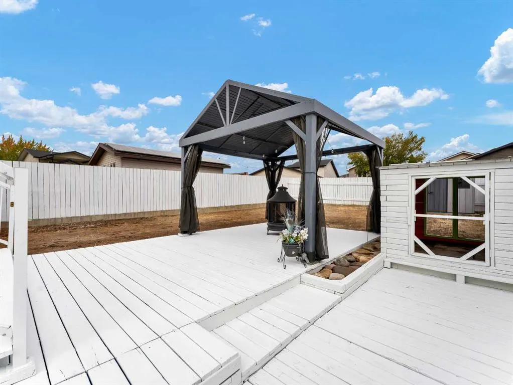 26 Terrace View NE