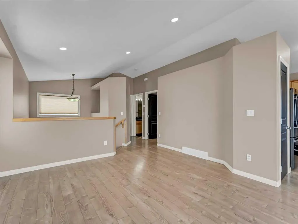 26 Terrace View NE