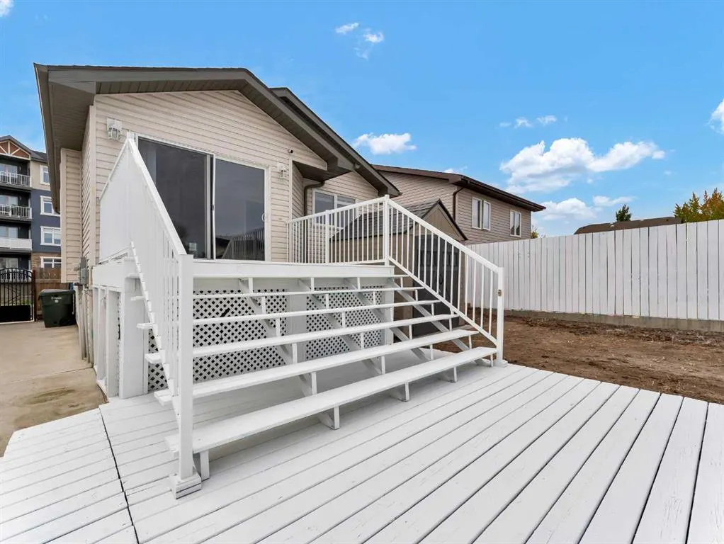 26 Terrace View NE