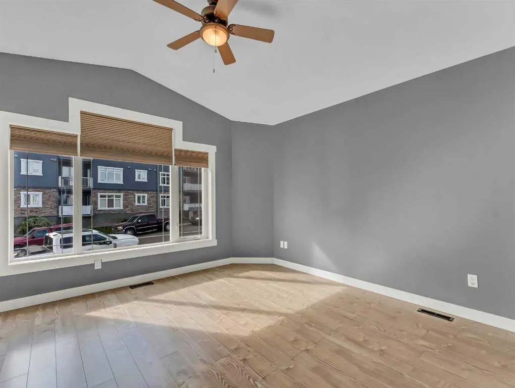 26 Terrace View NE