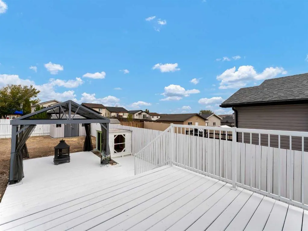 26 Terrace View NE
