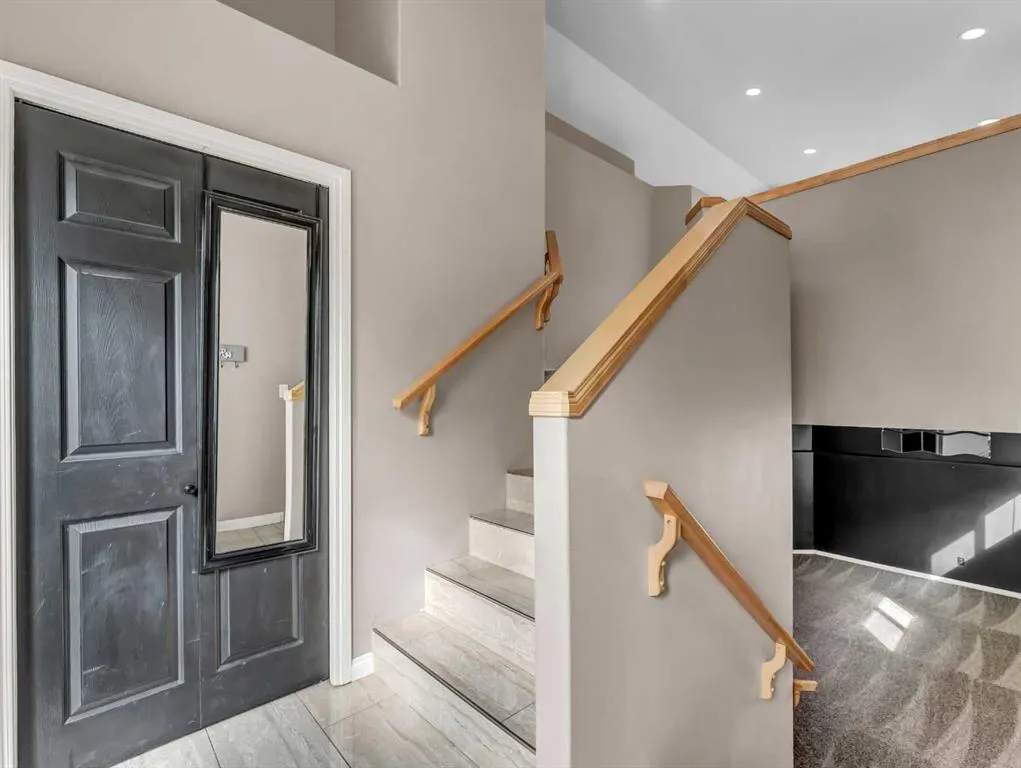 26 Terrace View NE