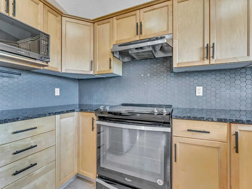 26 Terrace View NE