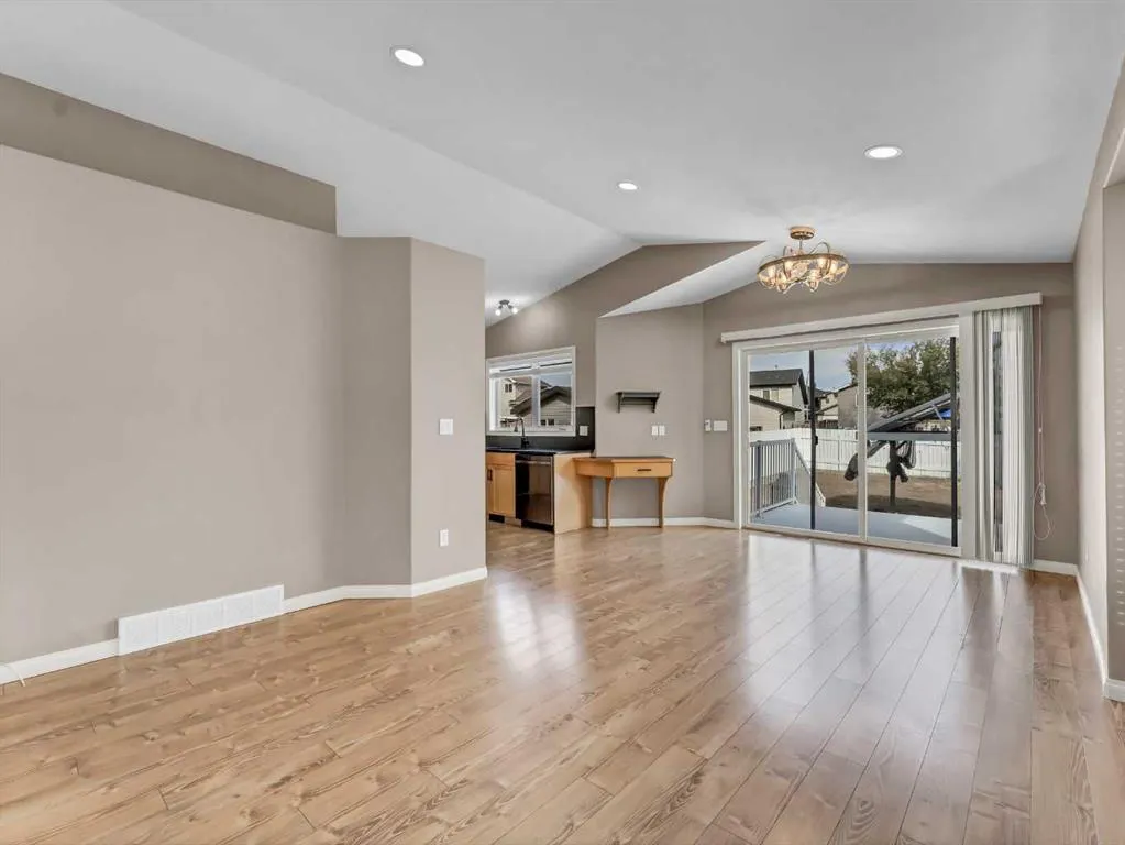 26 Terrace View NE