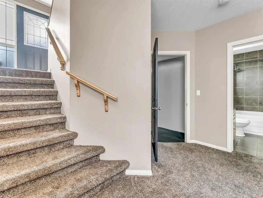 26 Terrace View NE