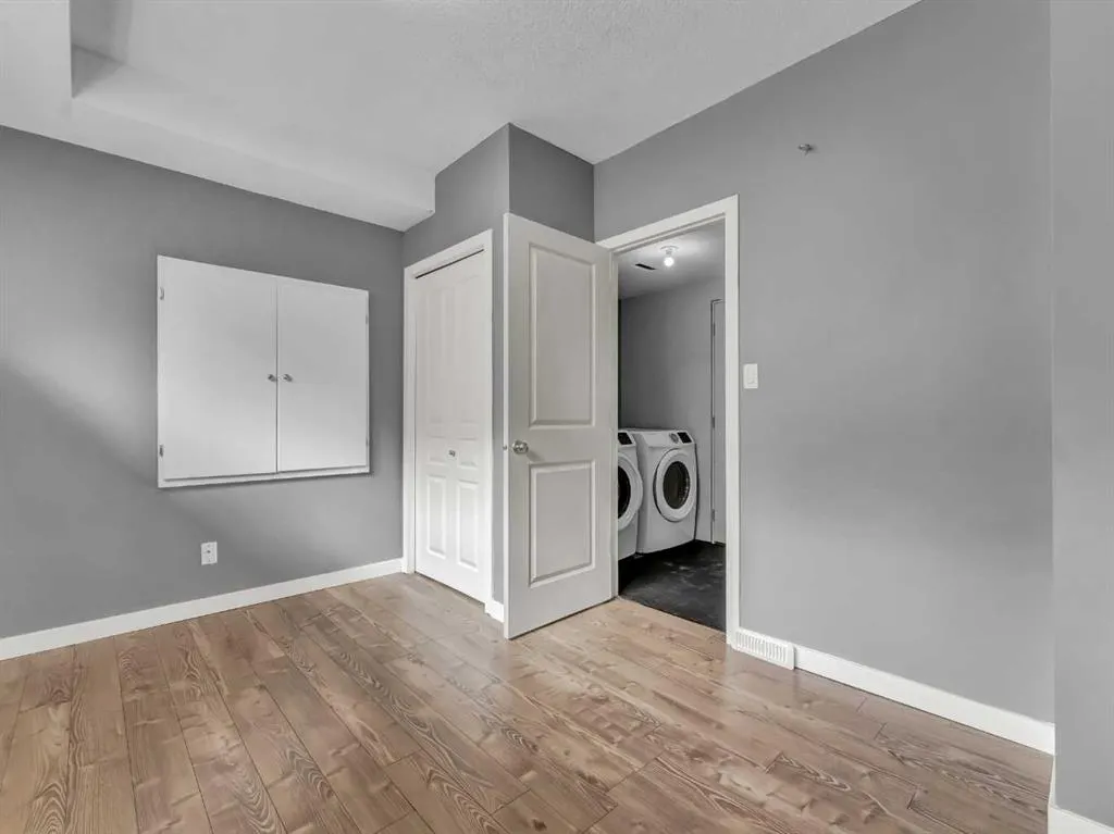 26 Terrace View NE