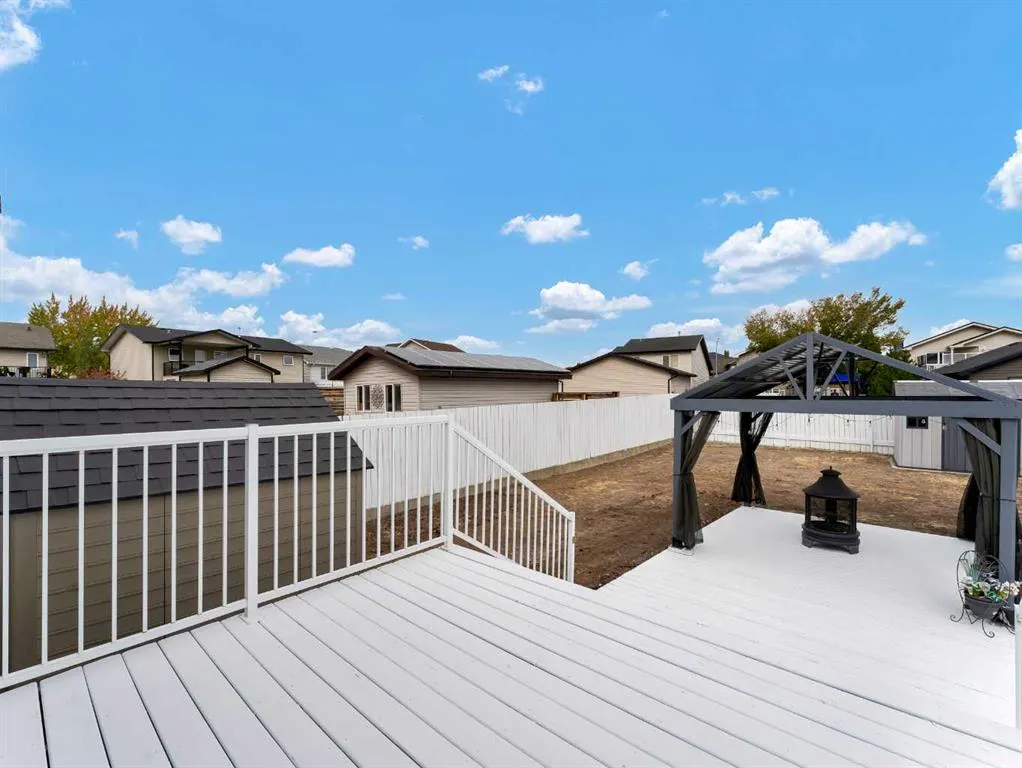 26 Terrace View NE