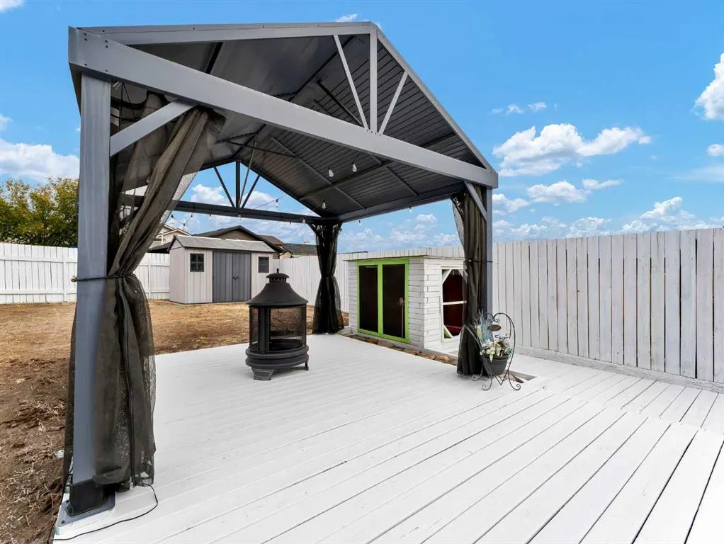 26 Terrace View NE