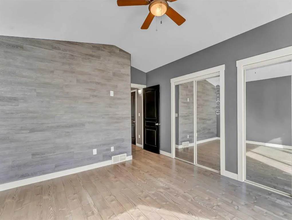 26 Terrace View NE