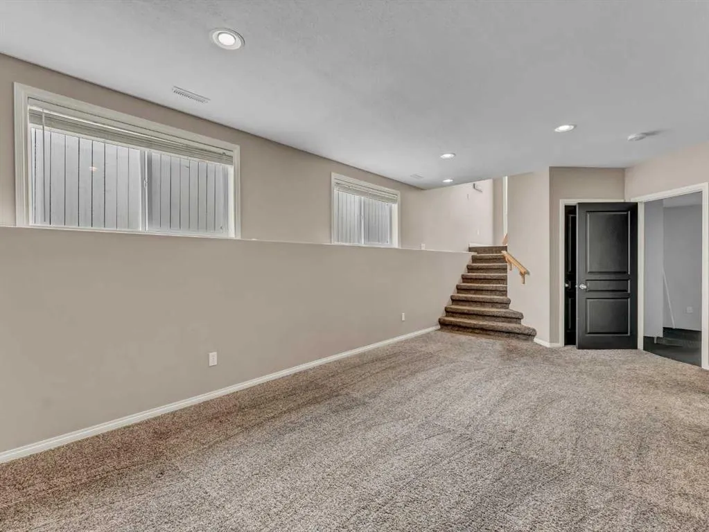 26 Terrace View NE