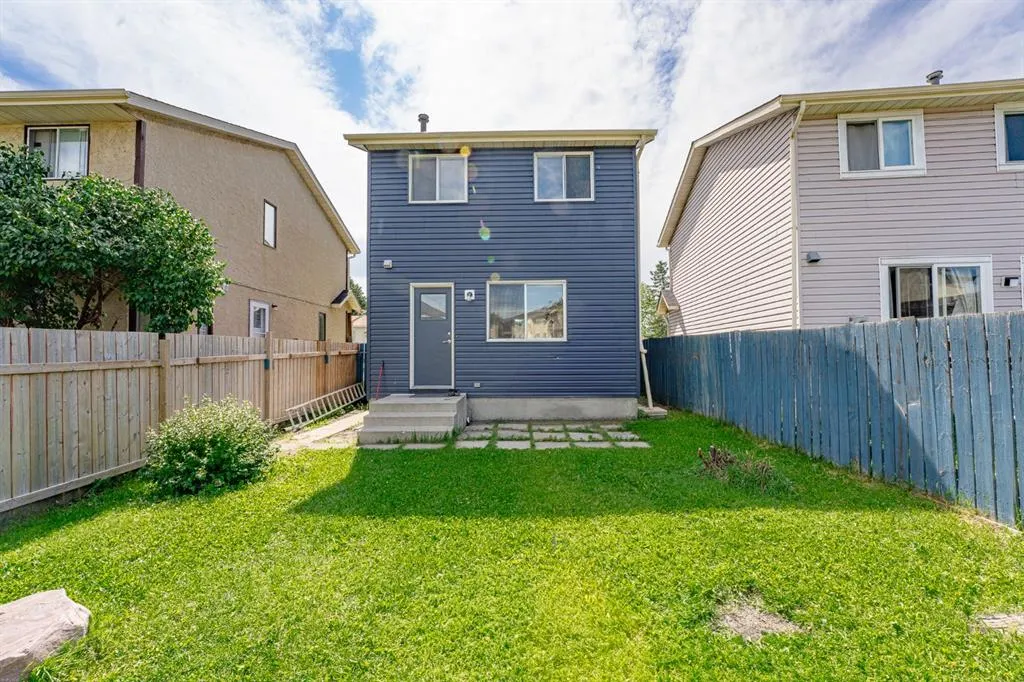 343 Falshire Way NE