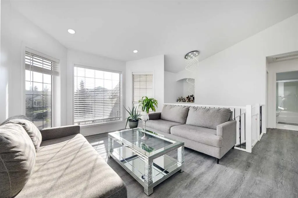 44 Parkside Crescent